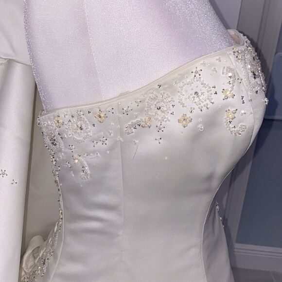 Maggie Sottero Couture A-Line Back Lace-Up White Wedding Dress - Picture 11 of 17